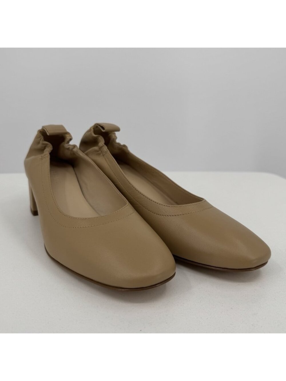 Everlane Italian Leather Day Heel Light Taupe 7.5 Women's Elastic Back Comfort